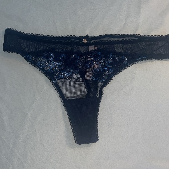 Bundle of 2 VS Thongs, Size L - Picture 5 of 9